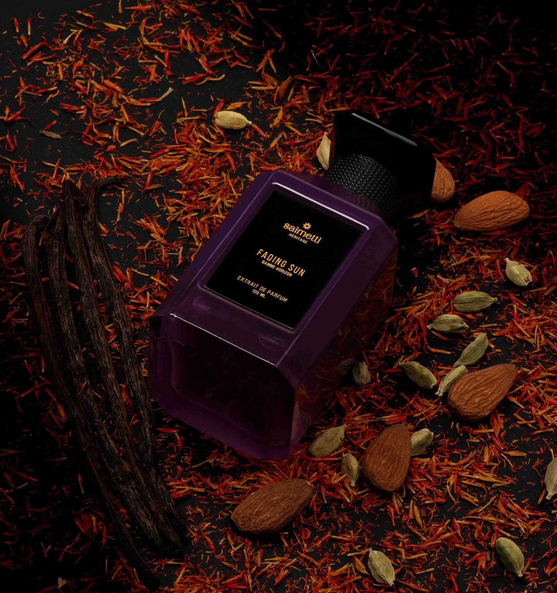 Fading Sun — mise en scène safran, vanille, amande